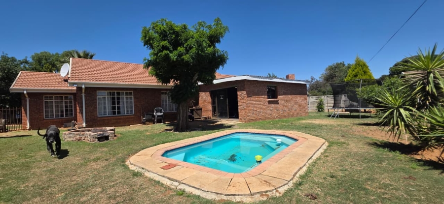 3 Bedroom Property for Sale in Naudeville Free State